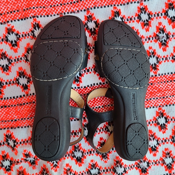 《Naturalizer N5 black and gold sandals size 7.5》 - Picture 5 of 7